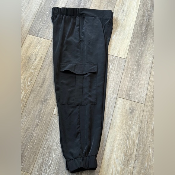 Zara Black cargo jogger Size Large with elastic back waist & ankles. - Picture 3 of 11